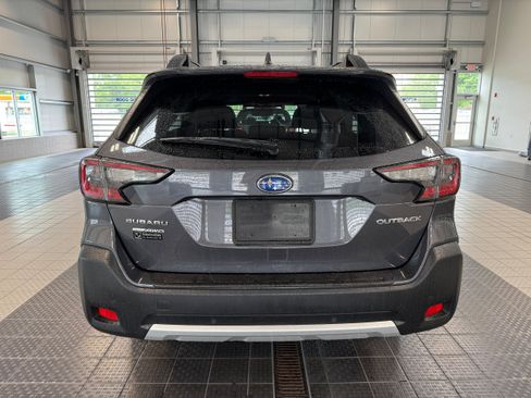 Used 2025 Subaru Outback Limited AWD/4WD image 3
