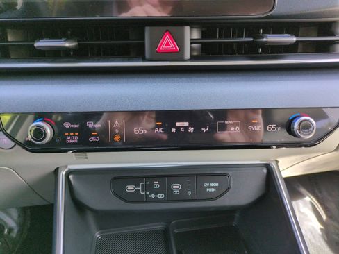 New 2026 Kia Carnival EX FWD image 28