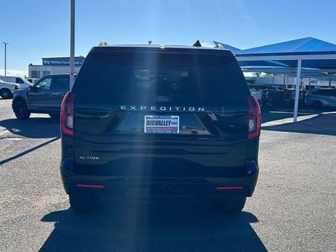 Certified 2025 Ford Expedition Active image 4