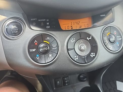 Used 2011 Toyota RAV4 Limited w/ Limited Extra Value Pkg AWD/4WD image 17