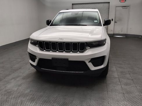 Used 2023 Jeep Grand Cherokee Laredo AWD/4WD image 15