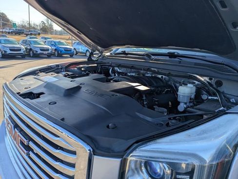 Used 2017 GMC Yukon SLT w/ Premium Edition image 42