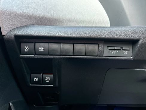 Used 2025 Toyota Sienna XLE FWD image 14