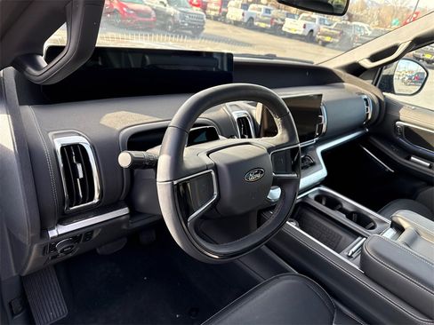 Used 2025 Ford Expedition Max Platinum w/ Stealth Appearance Package image 6