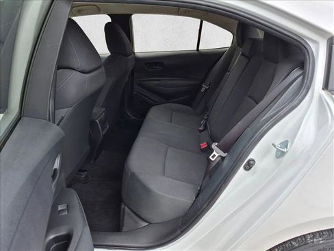 Used 2022 Toyota Corolla LE FWD image 18
