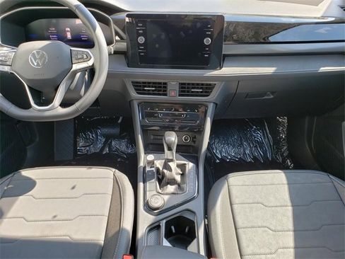 New 2025 Volkswagen Taos SE image 9