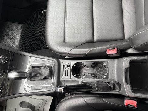 Used 2019 Volkswagen Golf SE image 36