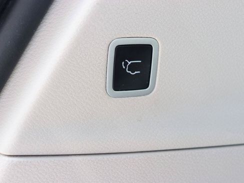 Used 2024 Chrysler Pacifica Limited FWD image 62