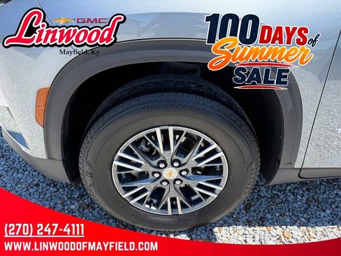 Used 2026 Chevrolet Traverse LT FWD image 9
