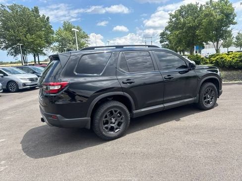 Used 2025 Honda Pilot TrailSport image 10