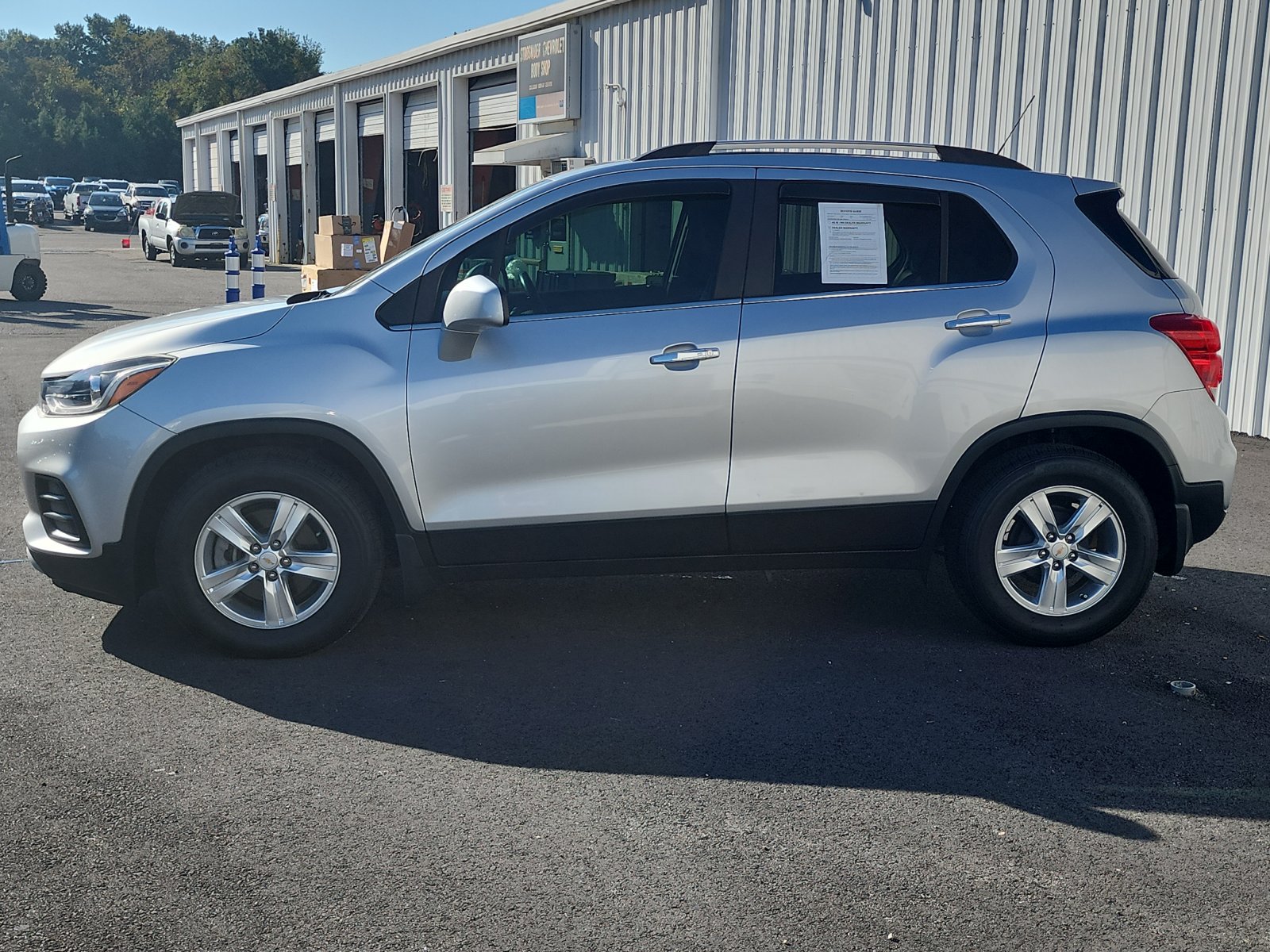 Used 2019 Chevrolet Trax LT w/ LT Convenience Package FWD image 2