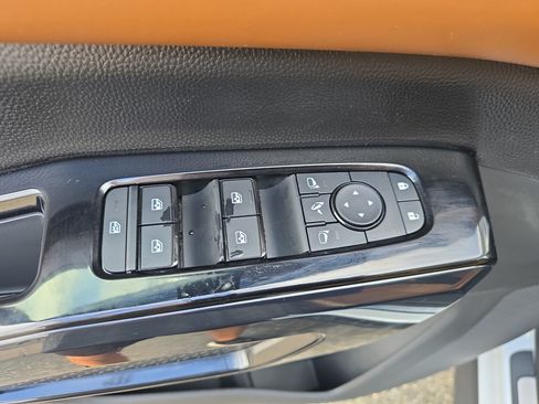 Used 2026 Nissan Pathfinder Platinum AWD/4WD image 23