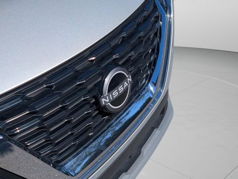 Used 2023 Nissan Rogue SV image 11