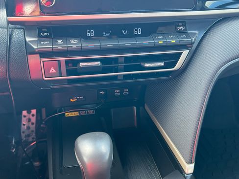 Used 2025 Toyota Camry SE FWD image 27