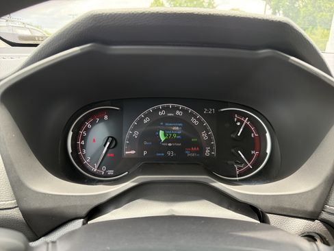 Certified 2025 Toyota RAV4 XLE FWD image 5