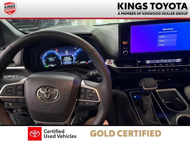 Used 2025 Toyota Sienna XSE AWD/4WD image 21