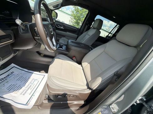 Used 2023 GMC Yukon XL SLT AWD/4WD image 15
