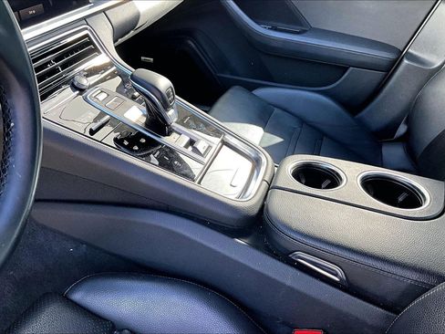 Used 2022 Porsche Panamera image 17