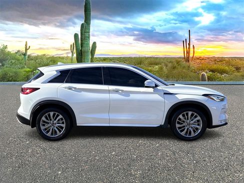 Used 2023 INFINITI QX50 Luxe image 3