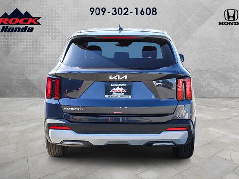Used 2026 Kia Sorento LX FWD image 7