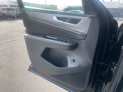 Used 2025 Volkswagen Atlas Cross Sport SE image 20