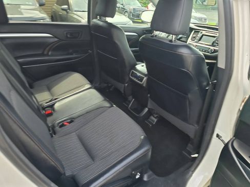 Used 2014 Toyota Highlander Plus FWD image 28