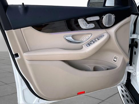 Used 2020 Mercedes-Benz GLC 300 4MATIC image 22