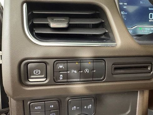 Used 2023 GMC Yukon XL SLT AWD/4WD image 17