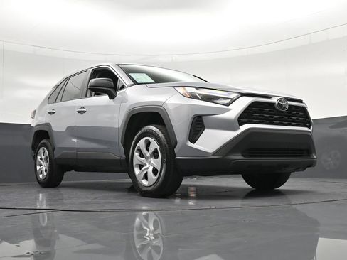 Used 2025 Toyota RAV4 LE FWD image 31