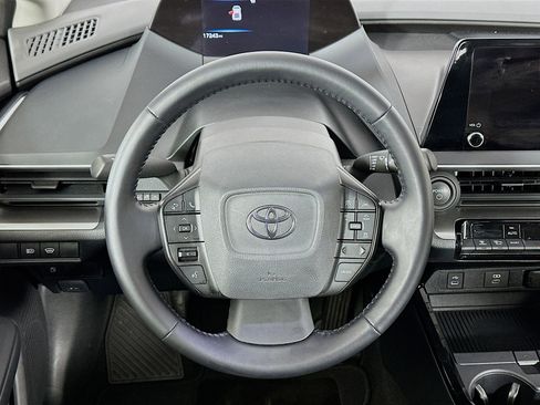 Used 2025 Toyota Prius LE image 18