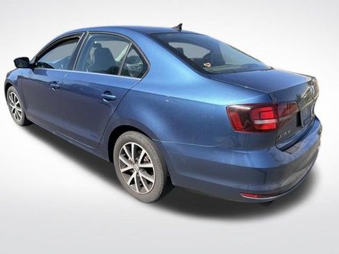 Used 2017 Volkswagen Jetta SE FWD image 6