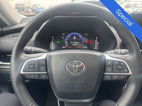 Used 2024 Toyota Grand Highlander XLE FWD image 12