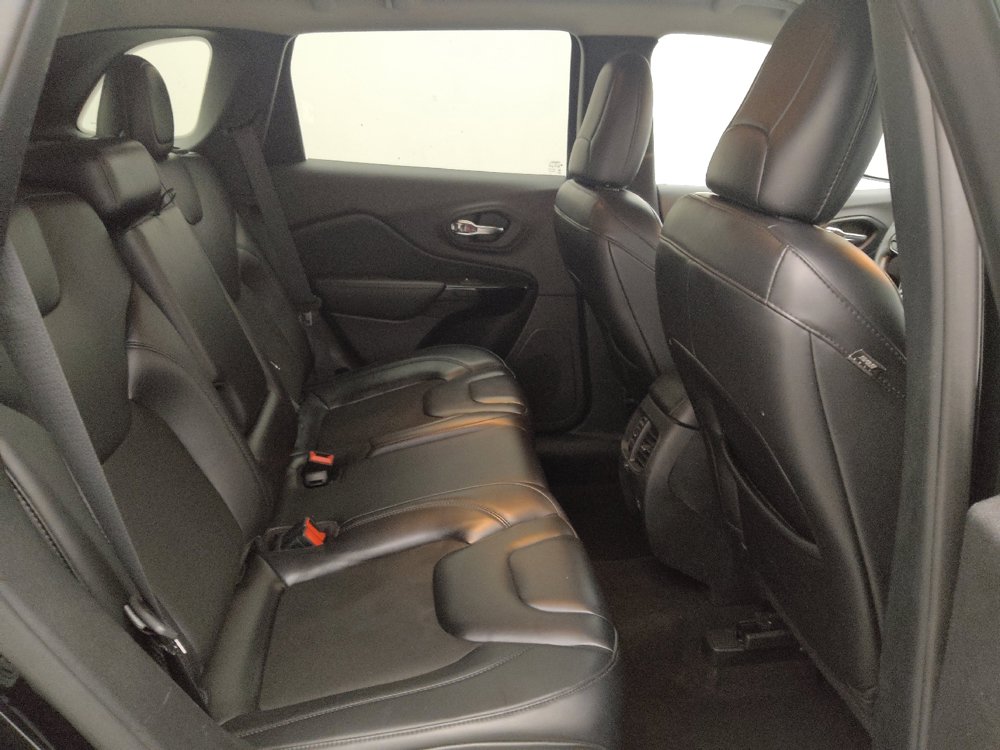 Used 2021 Jeep Cherokee Latitude Plus AWD/4WD image 19