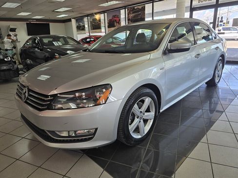 Used 2015 Volkswagen Passat 1.8T S image 1