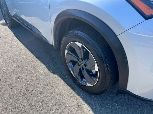 Used 2025 Nissan Rogue SV FWD image 32