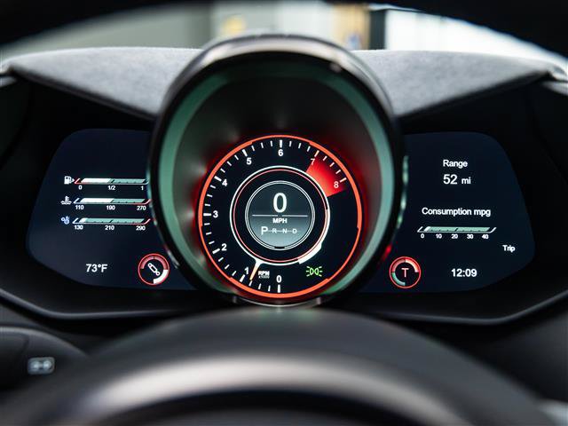 Used 2023 Aston Martin V8 Vantage Coupe RWD image 26
