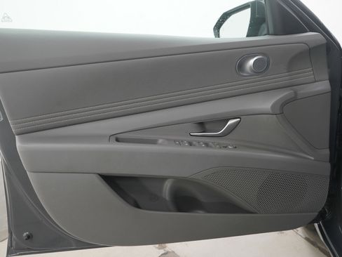 Used 2025 Hyundai Elantra SEL image 19