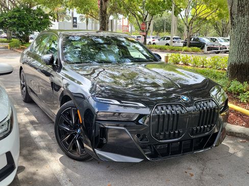 Used 2025 BMW 740i RWD image 1