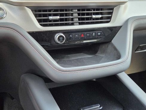 Used 2025 Ford Explorer Active w/ Active Comfort Package AWD/4WD image 28