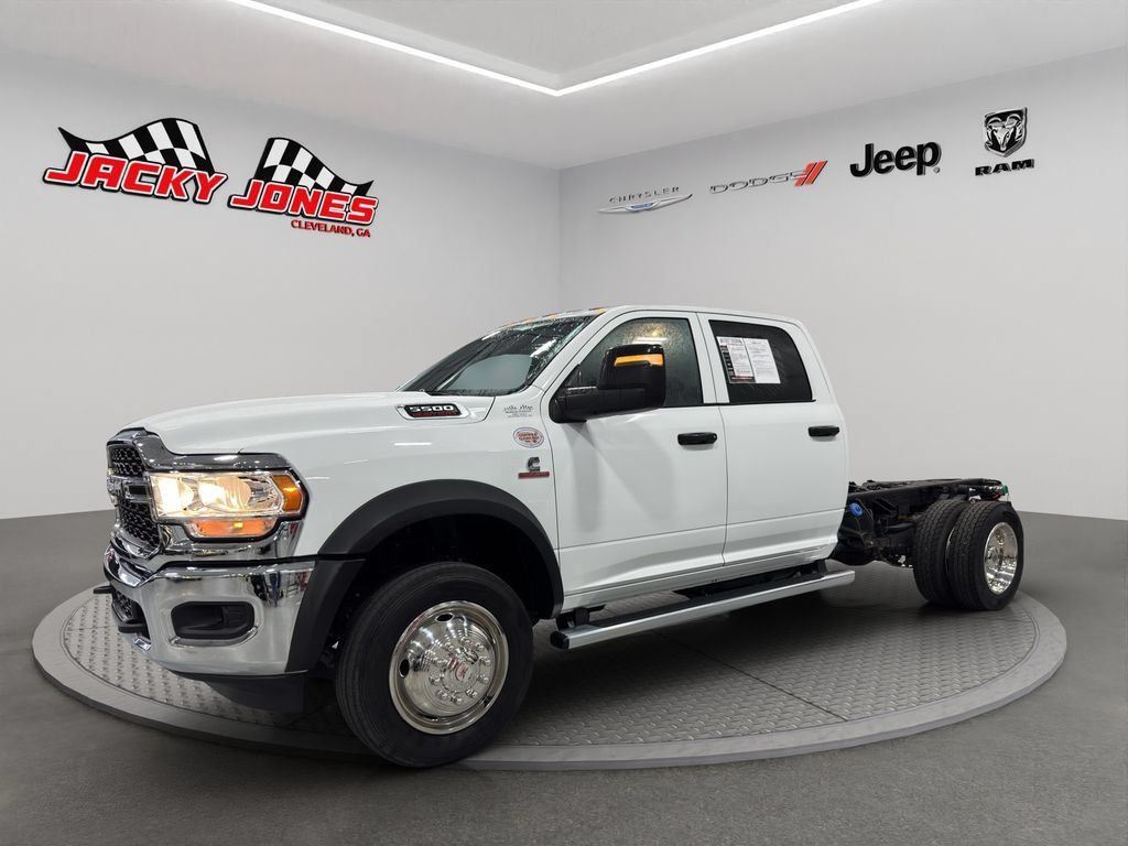 Used 2024 RAM 5500 Tradesman w/ Chrome Appearance Group AWD/4WD image 1