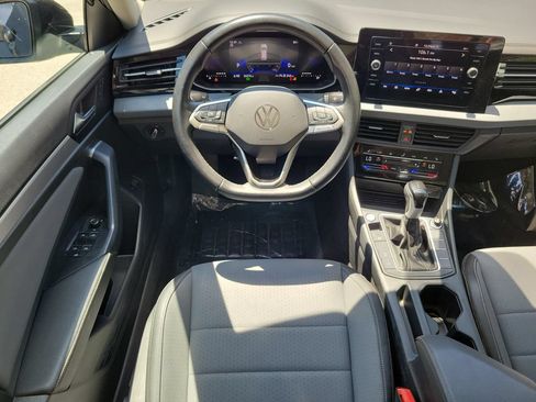 Used 2025 Volkswagen Jetta SE FWD image 14