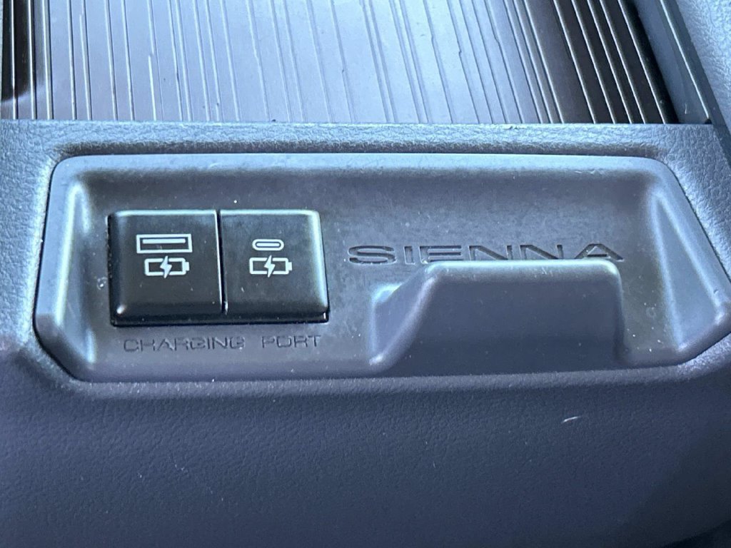 Used 2022 Toyota Sienna LE AWD/4WD image 23