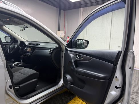 Used 2016 Nissan Rogue SV image 21