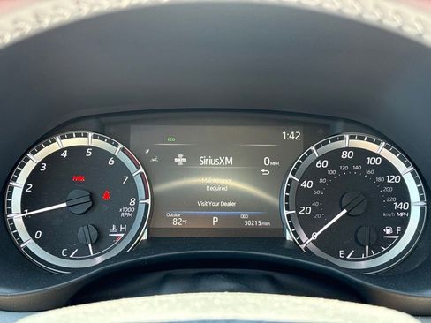 Used 2023 Toyota Highlander XLE AWD/4WD image 10