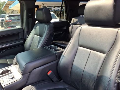 Used 2020 Ford Expedition XLT w/ Equipment Group 202A AWD/4WD image 9