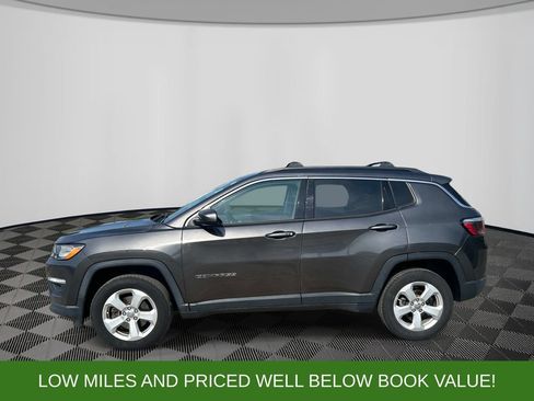 Used 2018 Jeep Compass Latitude w/ Cold Weather Group AWD/4WD image 2