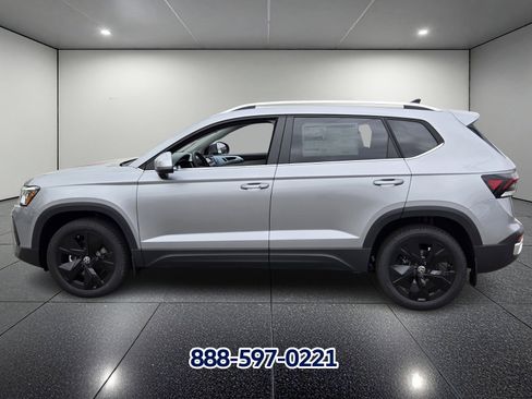 New 2026 Volkswagen Taos SE FWD image 2