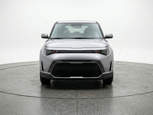 Used 2025 Kia Soul LX w/ LX Technology Package FWD image 2