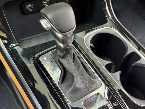 Used 2024 Kia Carnival EX image 28