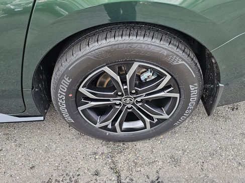 New 2025 Toyota Sienna Platinum image 6